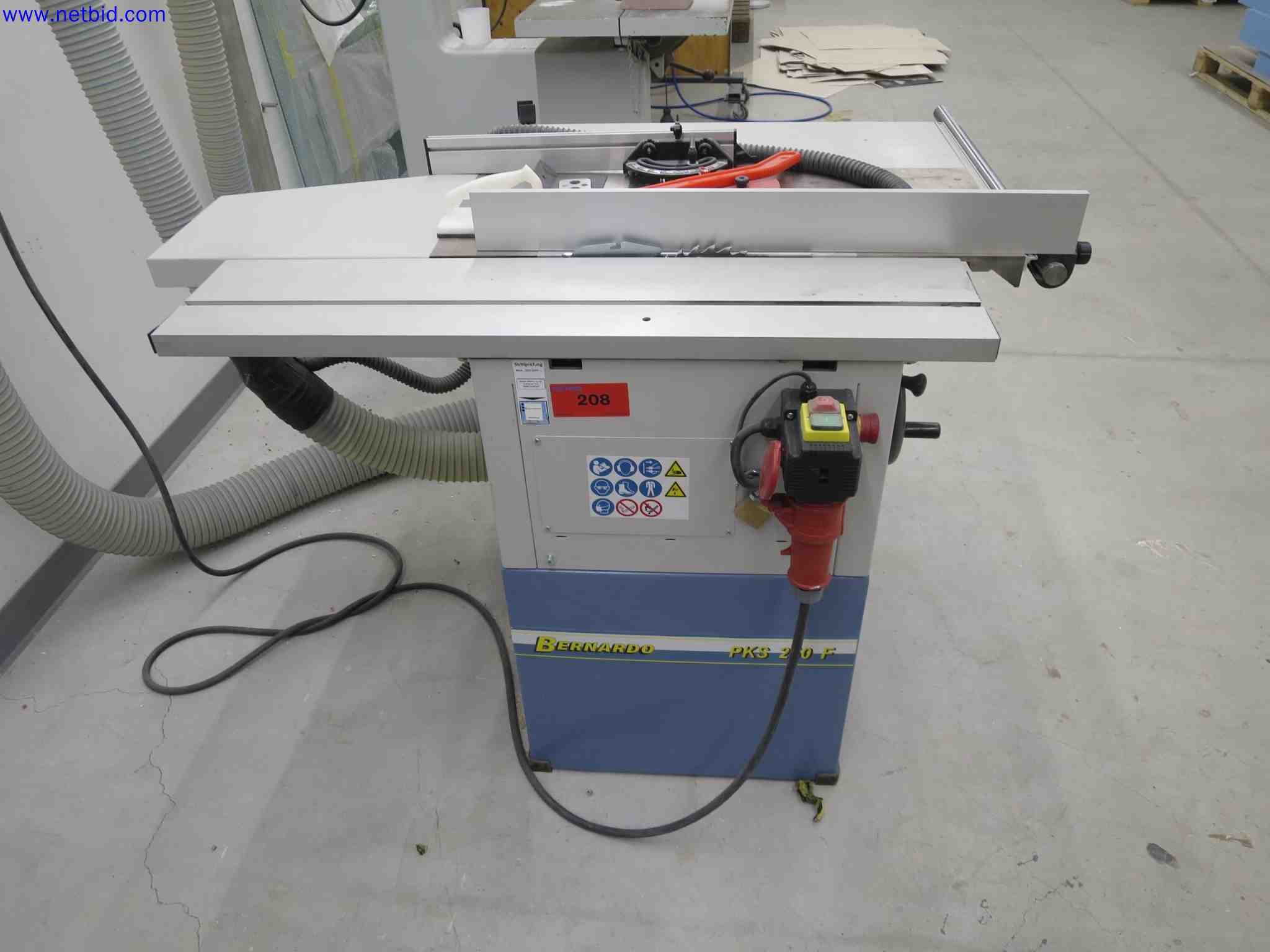 Machines CNC bien entretenues destinées à la fabrication de pièces métalliques de précision-1
