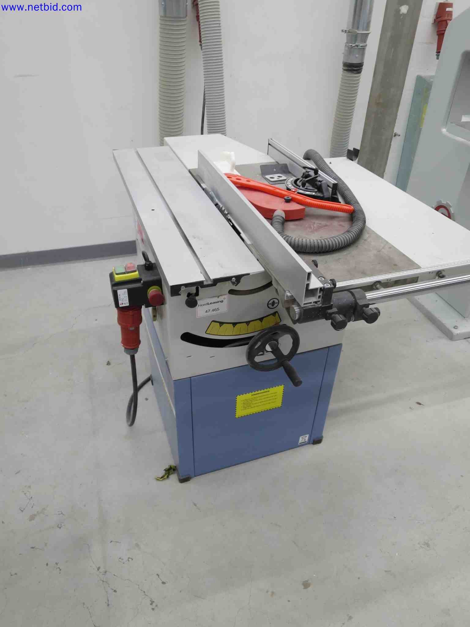 Machines CNC bien entretenues destinées à la fabrication de pièces métalliques de précision-2