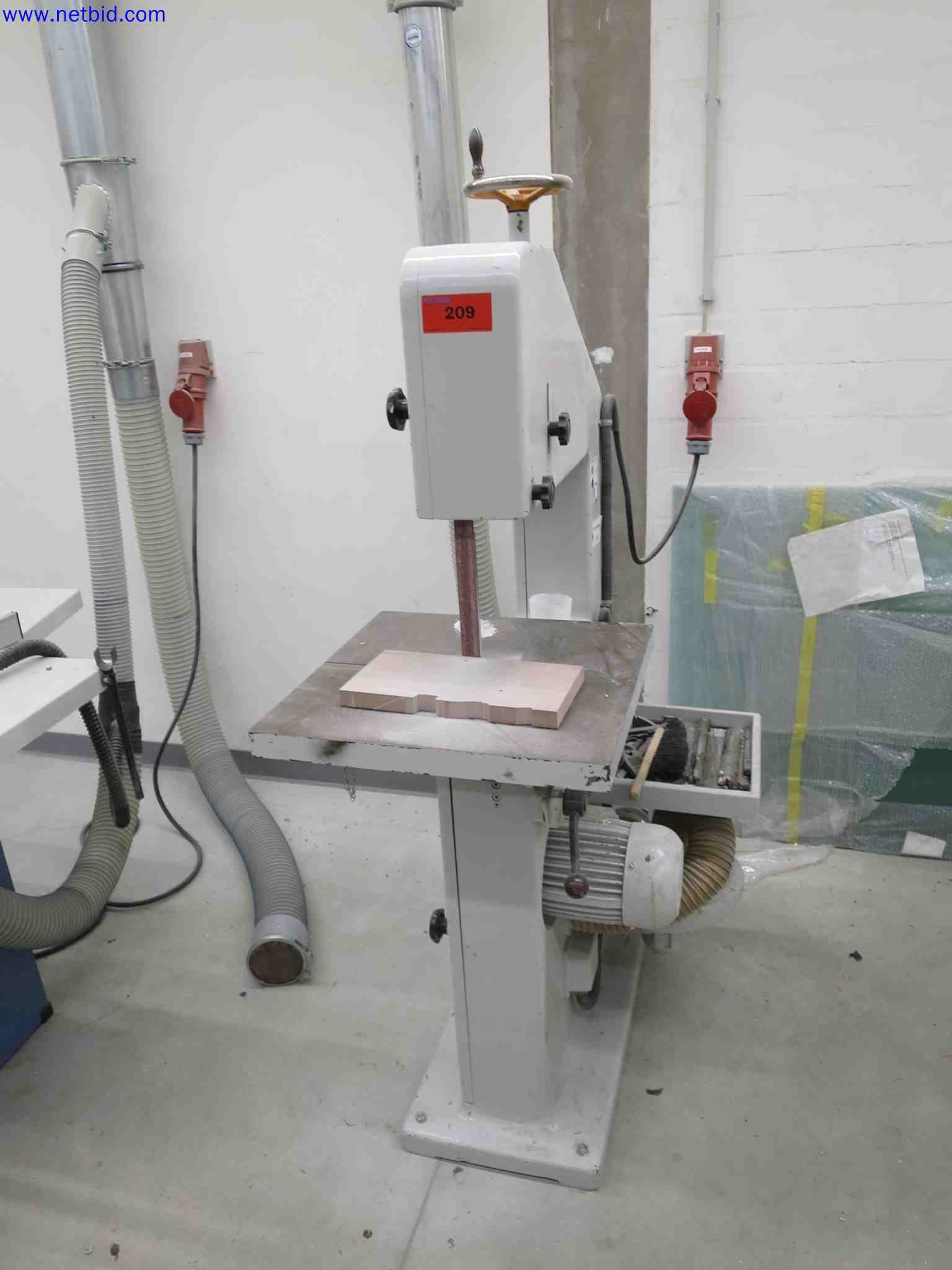 Machines CNC bien entretenues destinées à la fabrication de pièces métalliques de précision-1