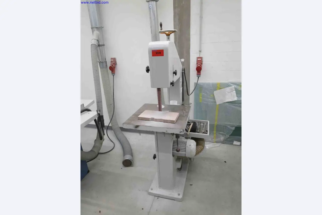 Machines CNC bien entretenues destinées à la fabrication de pièces métalliques de précision-1