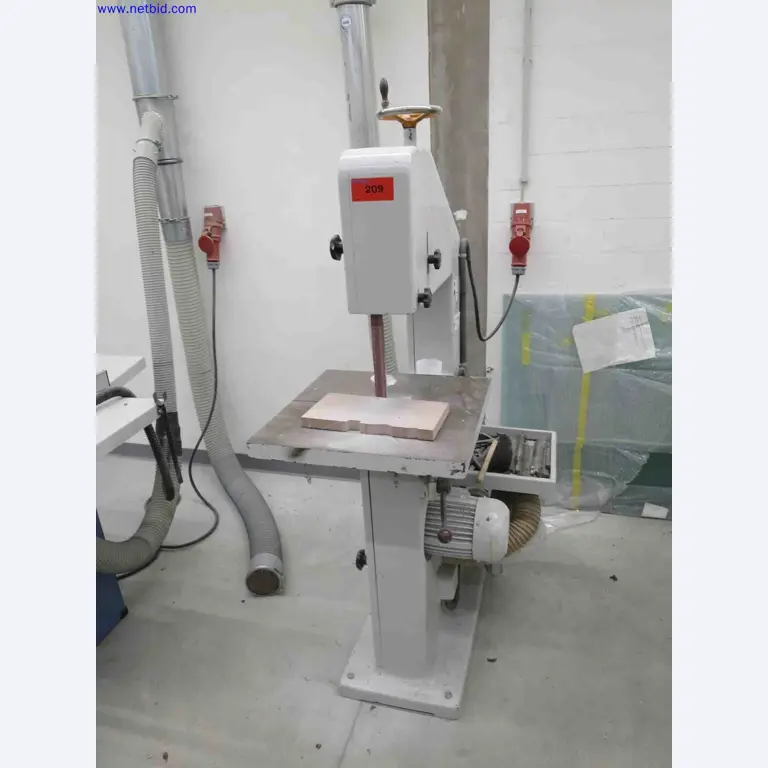 Machines CNC bien entretenues destinées à la fabrication de pièces métalliques de précision-1