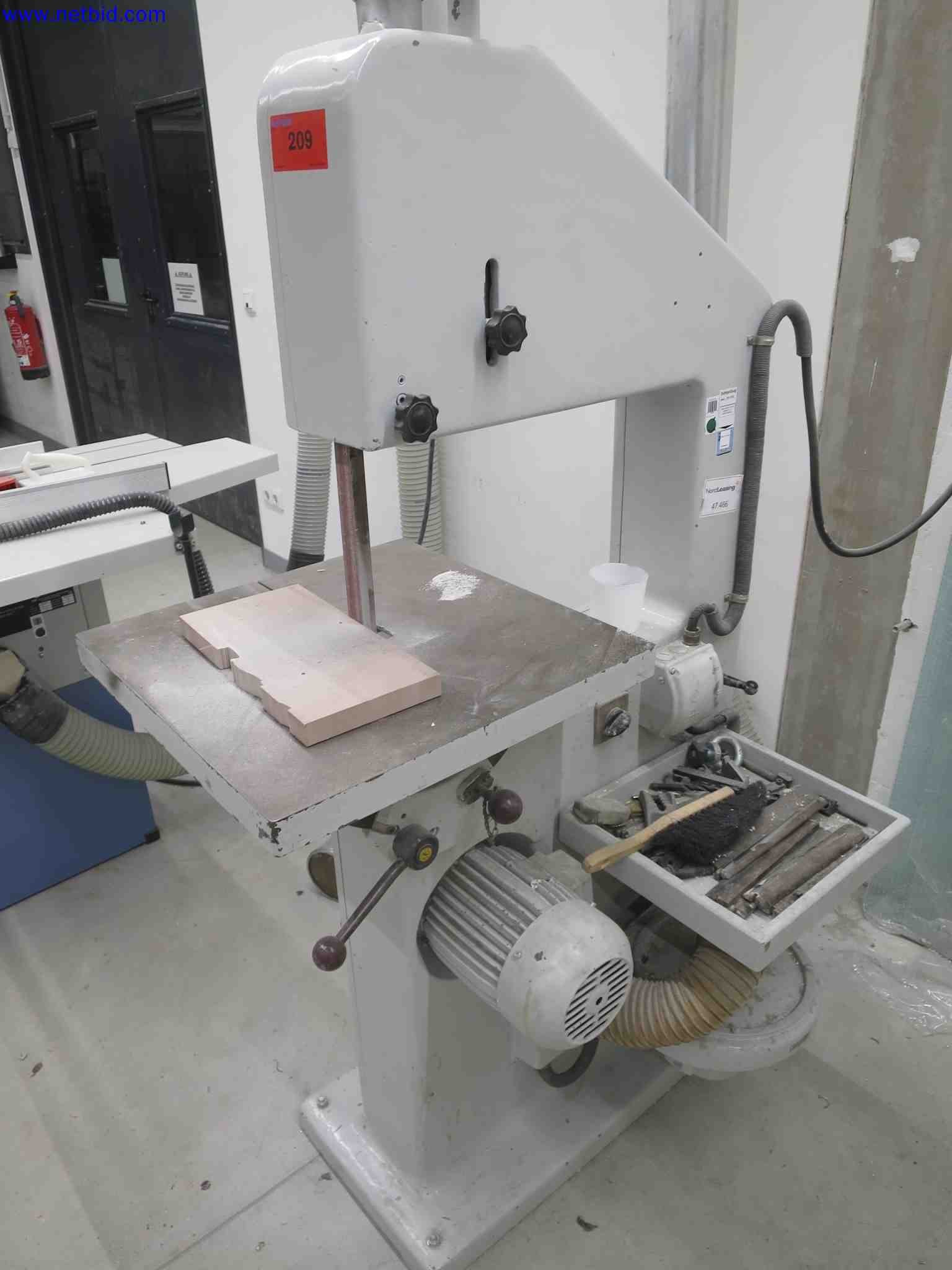 Machines CNC bien entretenues destinées à la fabrication de pièces métalliques de précision-2