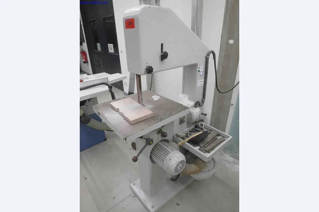 Machines CNC bien entretenues destinées à la fabrication de pièces métalliques de précision-2