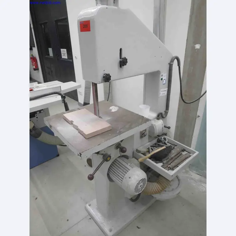 Machines CNC bien entretenues destinées à la fabrication de pièces métalliques de précision-2