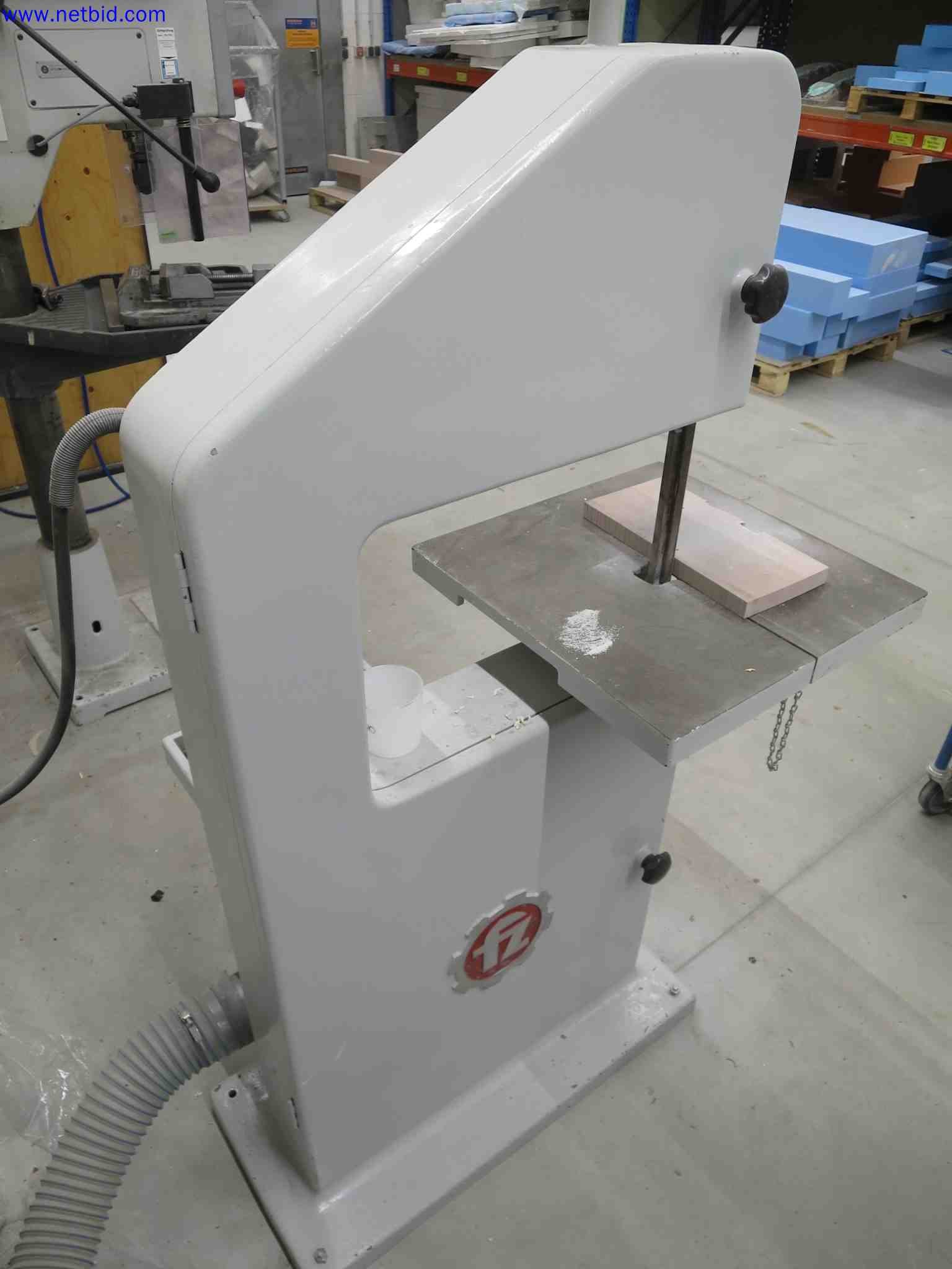 Machines CNC bien entretenues destinées à la fabrication de pièces métalliques de précision-3