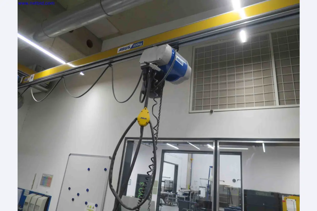 Machines CNC bien entretenues destinées à la fabrication de pièces métalliques de précision-1