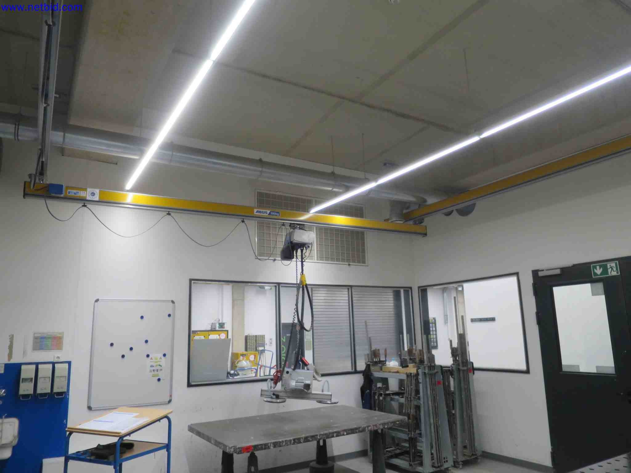 Machines CNC bien entretenues destinées à la fabrication de pièces métalliques de précision-2