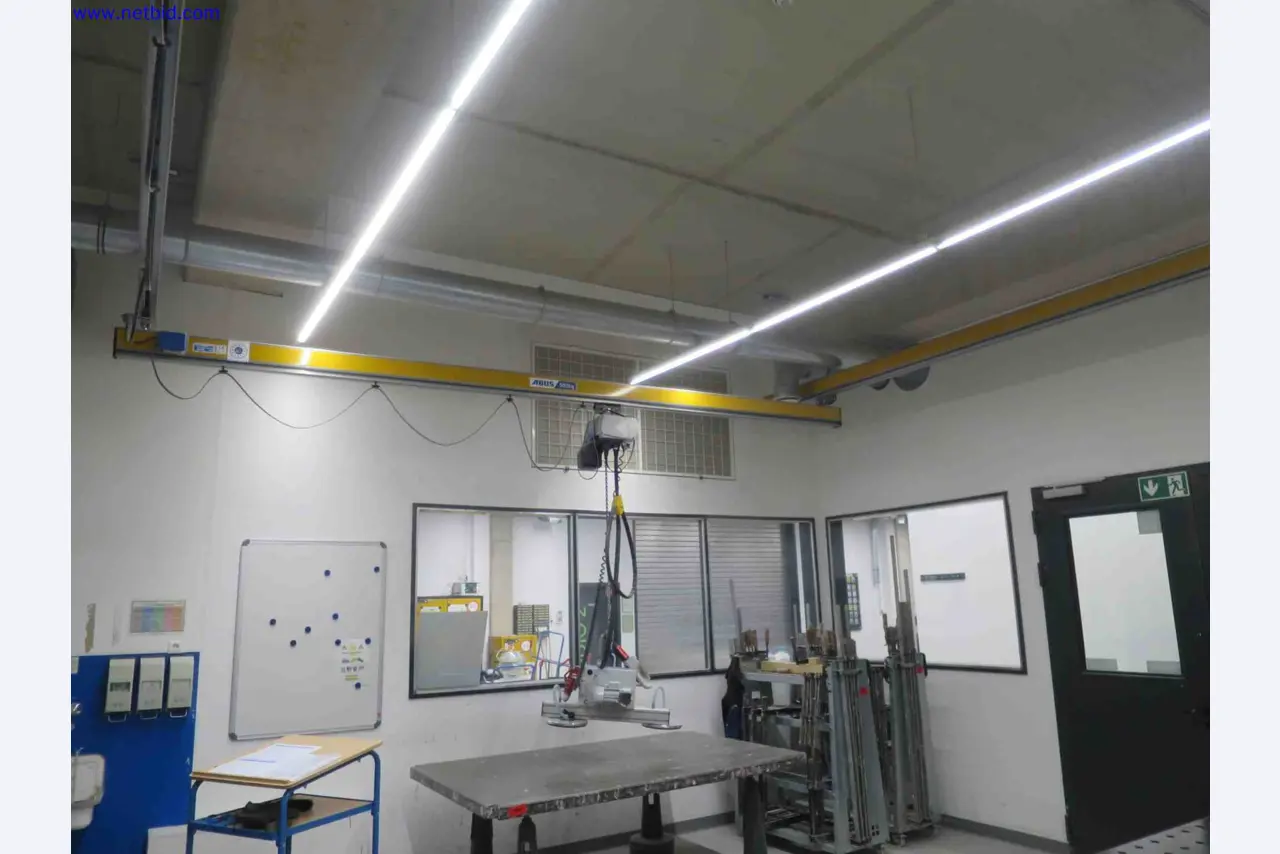 Machines CNC bien entretenues destinées à la fabrication de pièces métalliques de précision-2