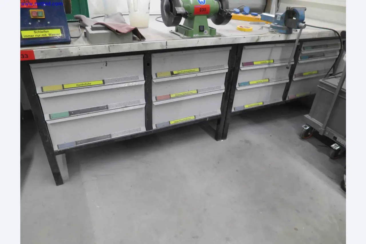 Machines CNC bien entretenues destinées à la fabrication de pièces métalliques de précision-1