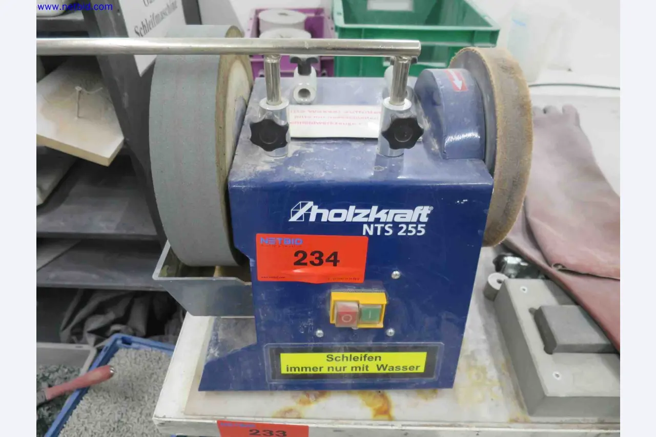Machines CNC bien entretenues destinées à la fabrication de pièces métalliques de précision-1