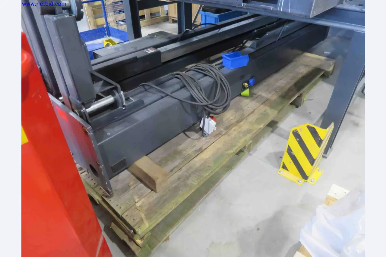 Machines CNC bien entretenues destinées à la fabrication de pièces métalliques de précision-3