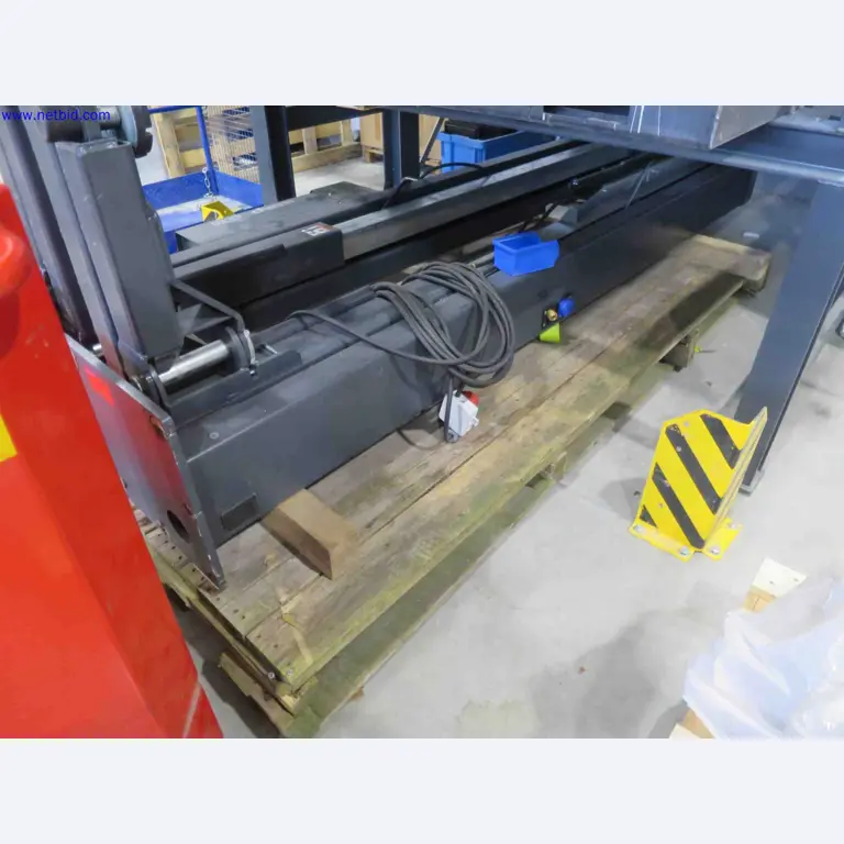 Machines CNC bien entretenues destinées à la fabrication de pièces métalliques de précision-3