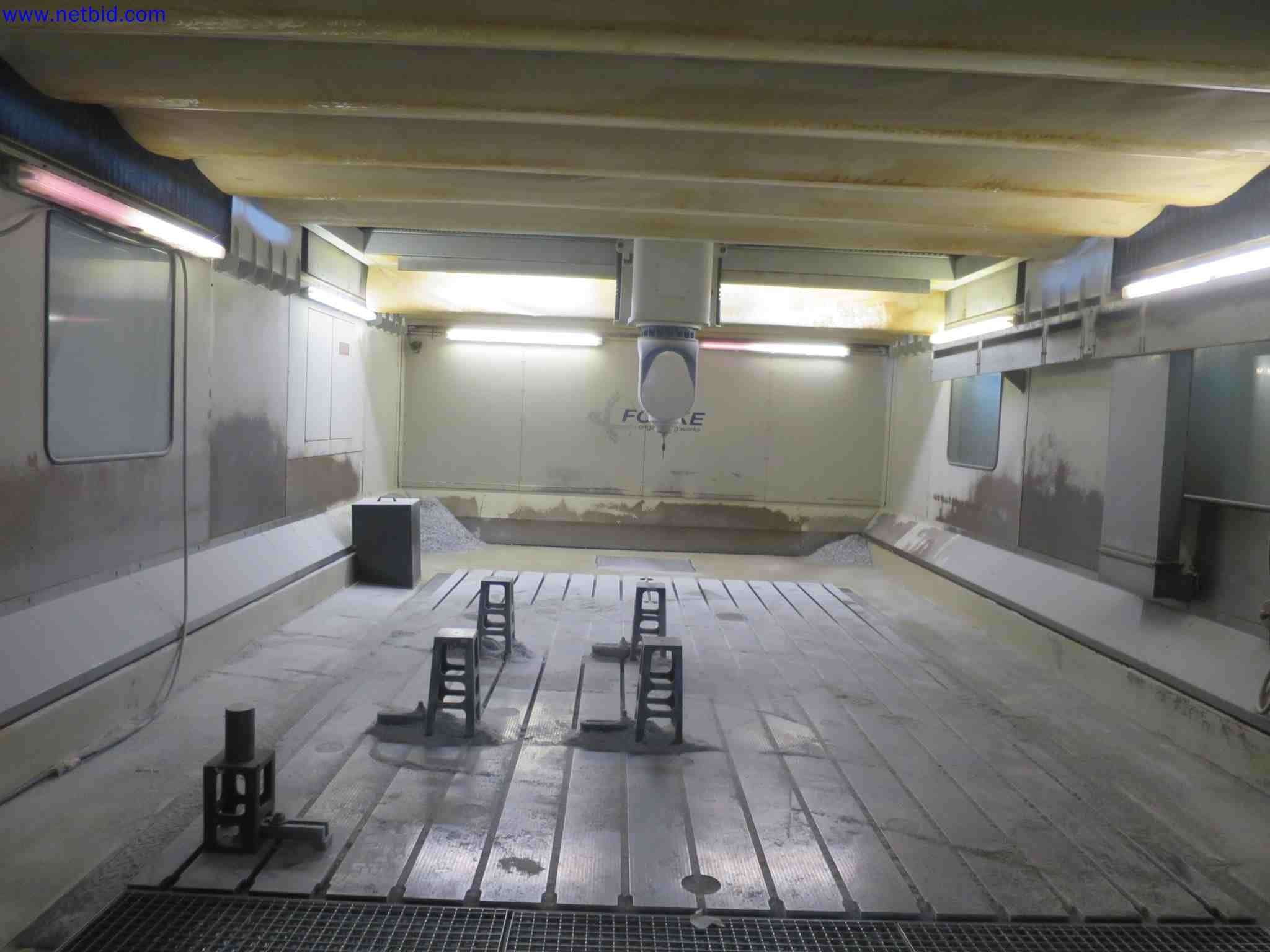 Machines CNC bien entretenues destinées à la fabrication de pièces métalliques de précision-3