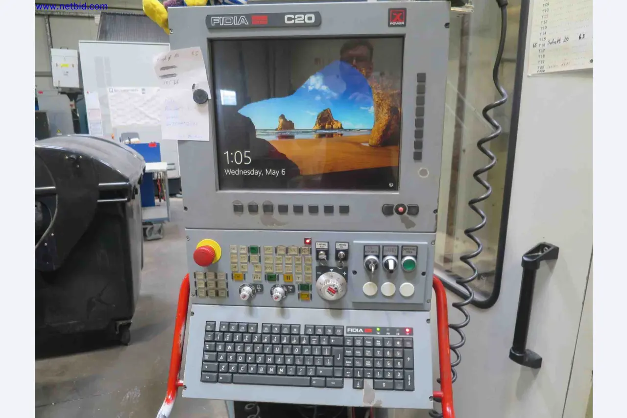 Machines CNC bien entretenues destinées à la fabrication de pièces métalliques de précision-4
