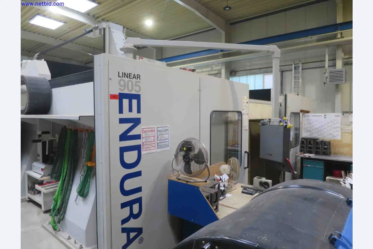 Machines CNC bien entretenues destinées à la fabrication de pièces métalliques de précision-5