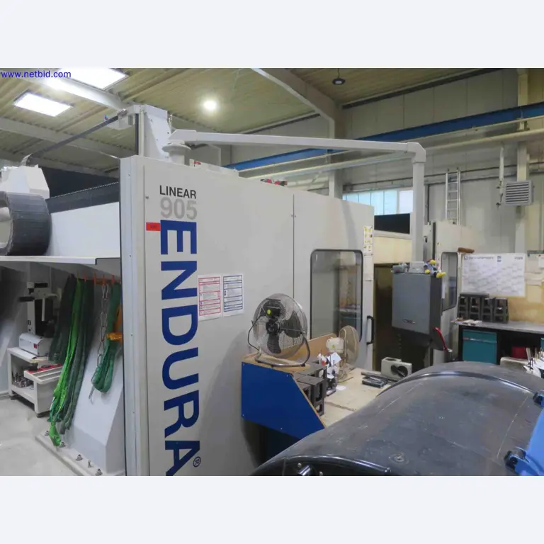 Machines CNC bien entretenues destinées à la fabrication de pièces métalliques de précision-5