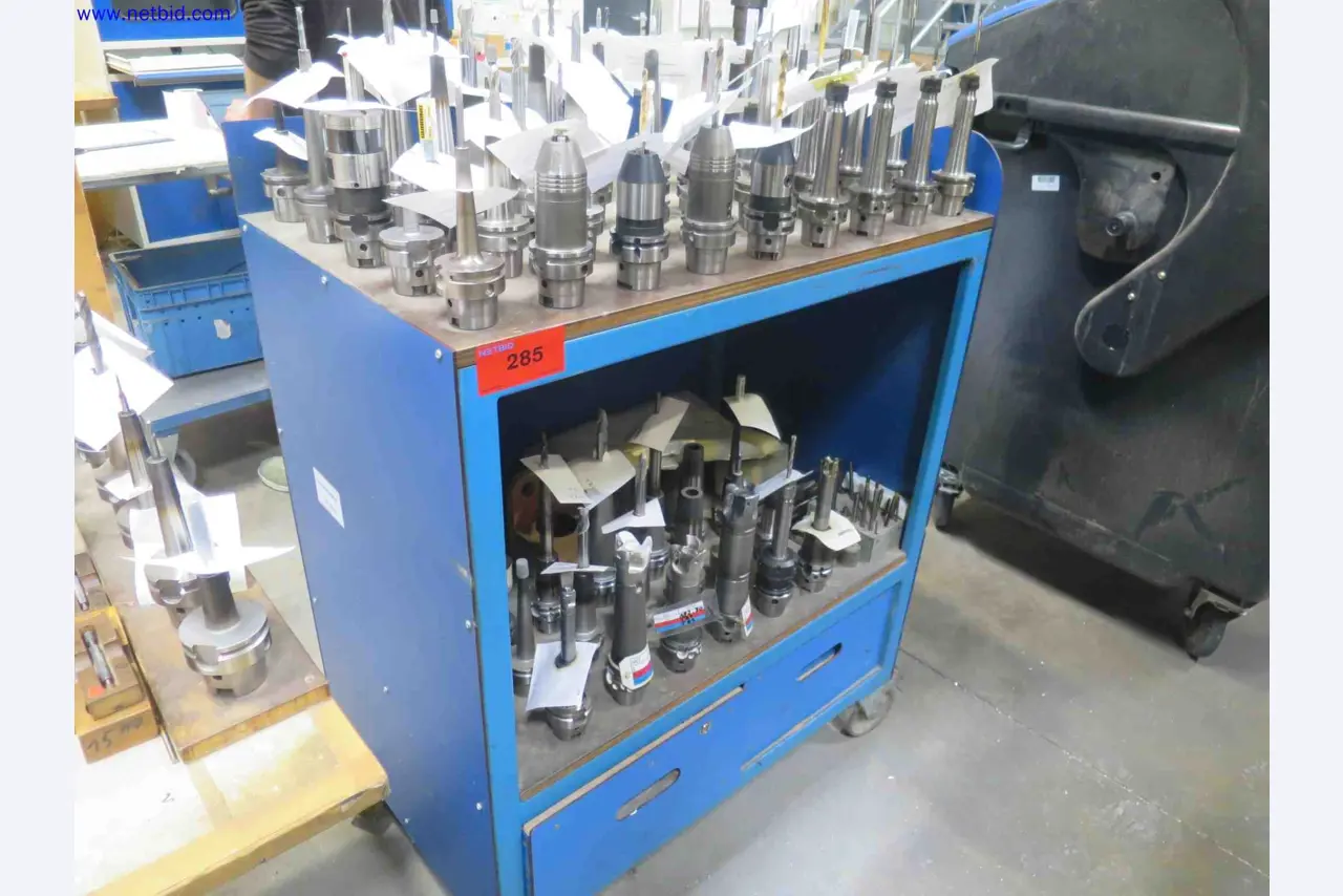 Machines CNC bien entretenues destinées à la fabrication de pièces métalliques de précision-1