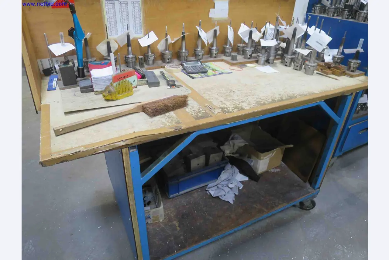 Machines CNC bien entretenues destinées à la fabrication de pièces métalliques de précision-3
