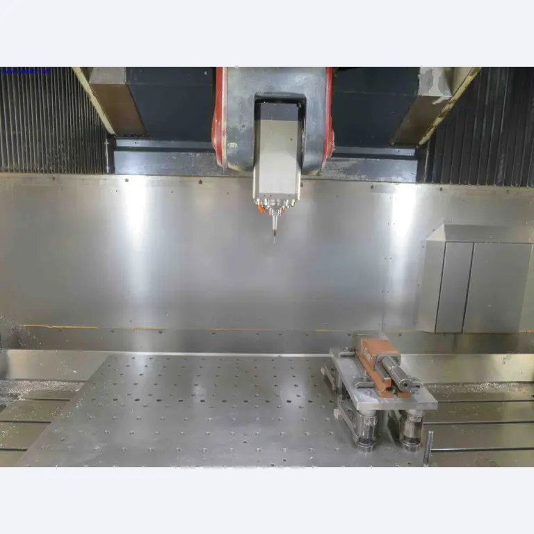 Machines CNC bien entretenues destinées à la fabrication de pièces métalliques de précision-2