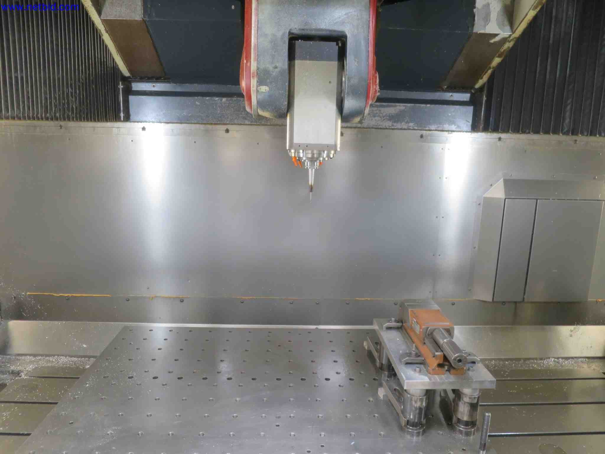 Machines CNC bien entretenues destinées à la fabrication de pièces métalliques de précision-3
