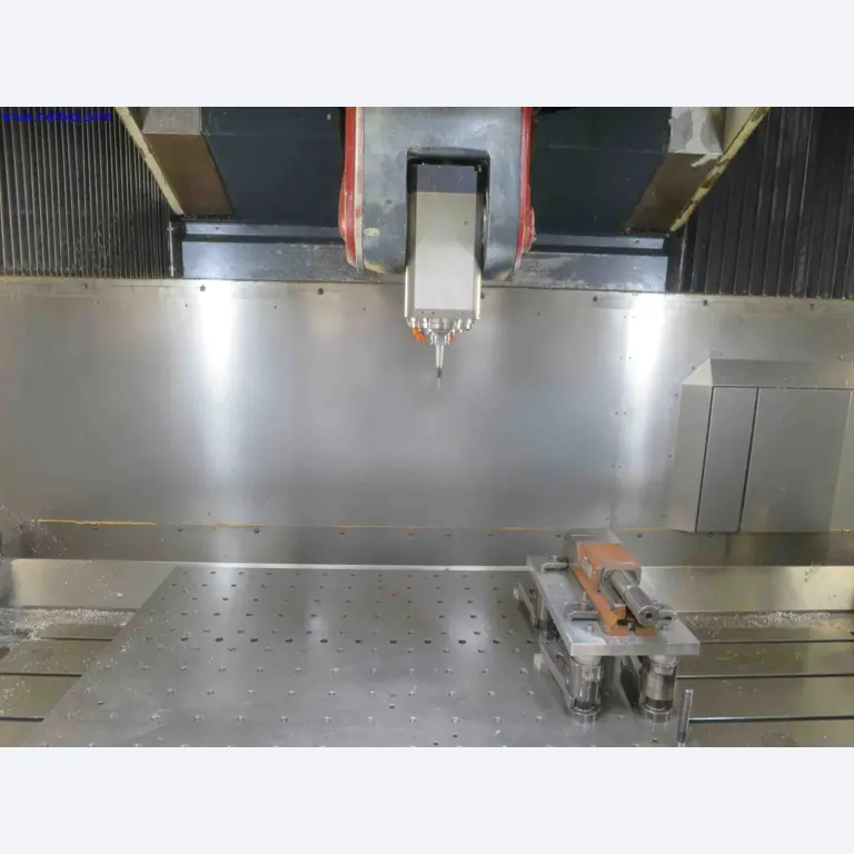 Machines CNC bien entretenues destinées à la fabrication de pièces métalliques de précision-3