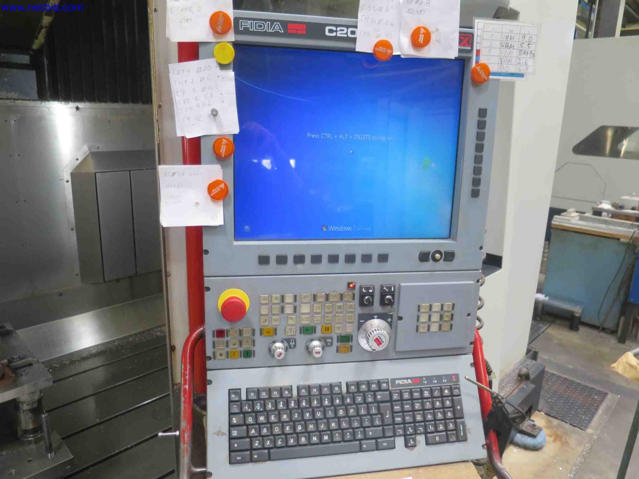 Machines CNC bien entretenues destinées à la fabrication de pièces métalliques de précision-4