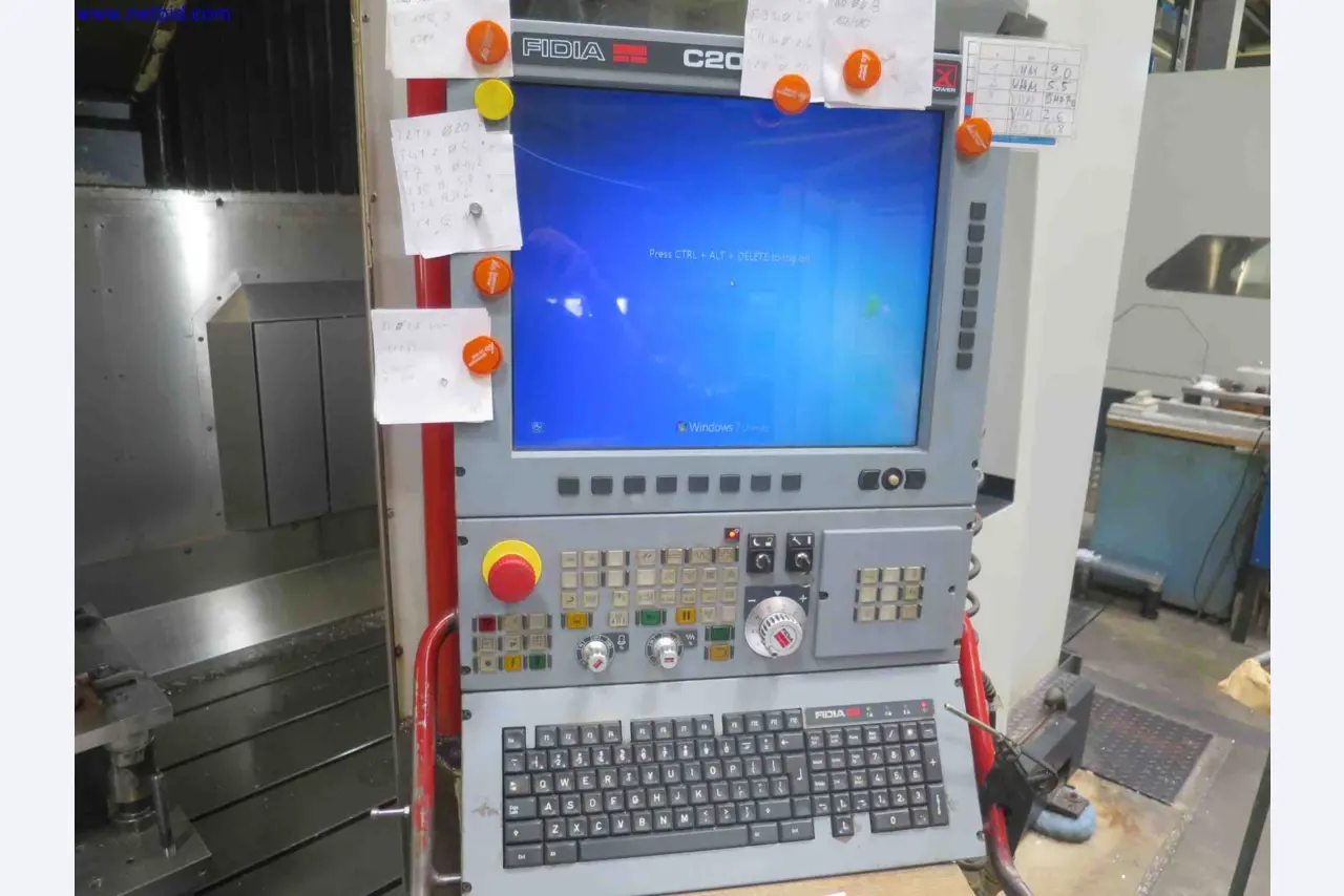 Machines CNC bien entretenues destinées à la fabrication de pièces métalliques de précision-4