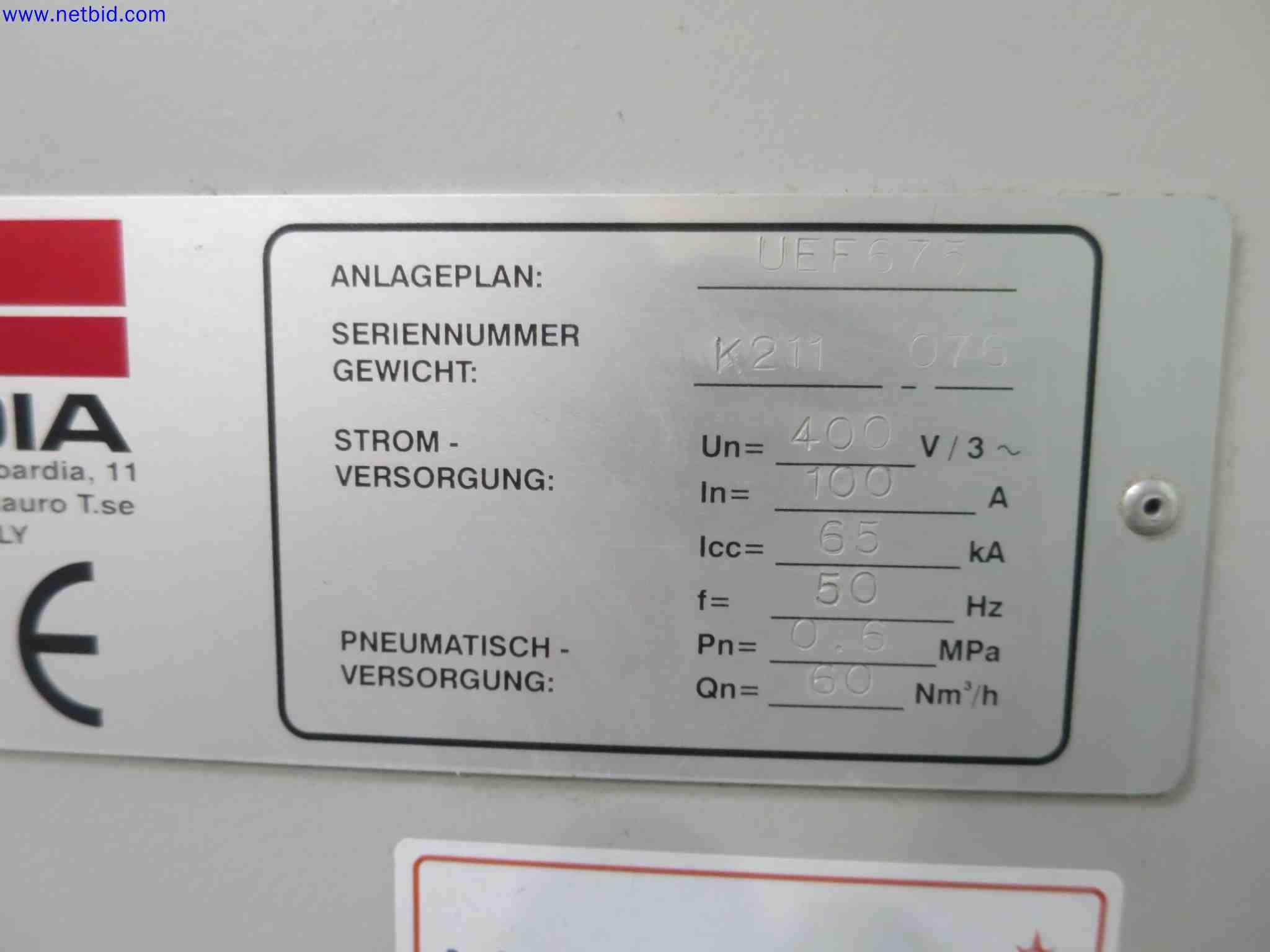 Machines CNC bien entretenues destinées à la fabrication de pièces métalliques de précision-9