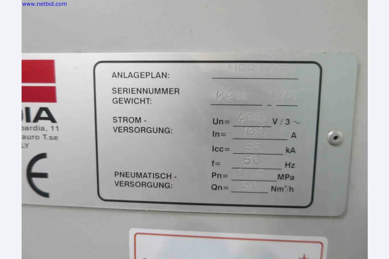 Machines CNC bien entretenues destinées à la fabrication de pièces métalliques de précision-9