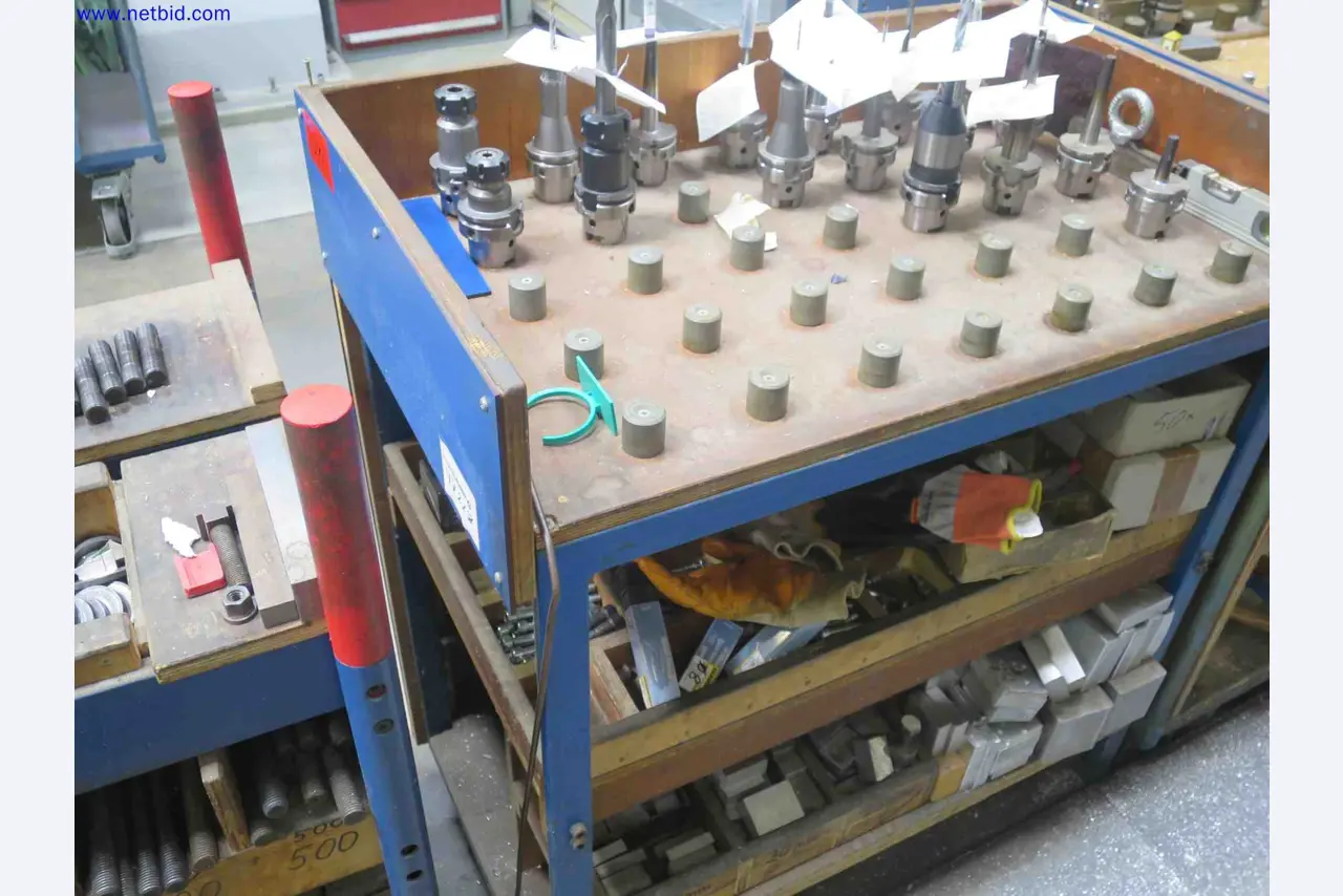 Machines CNC bien entretenues destinées à la fabrication de pièces métalliques de précision-2