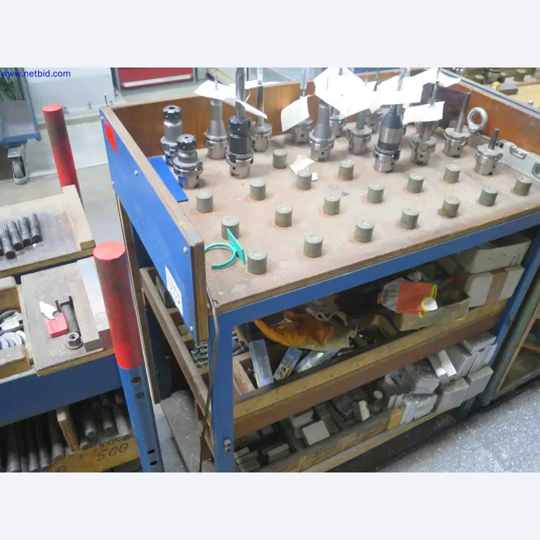 Machines CNC bien entretenues destinées à la fabrication de pièces métalliques de précision-2