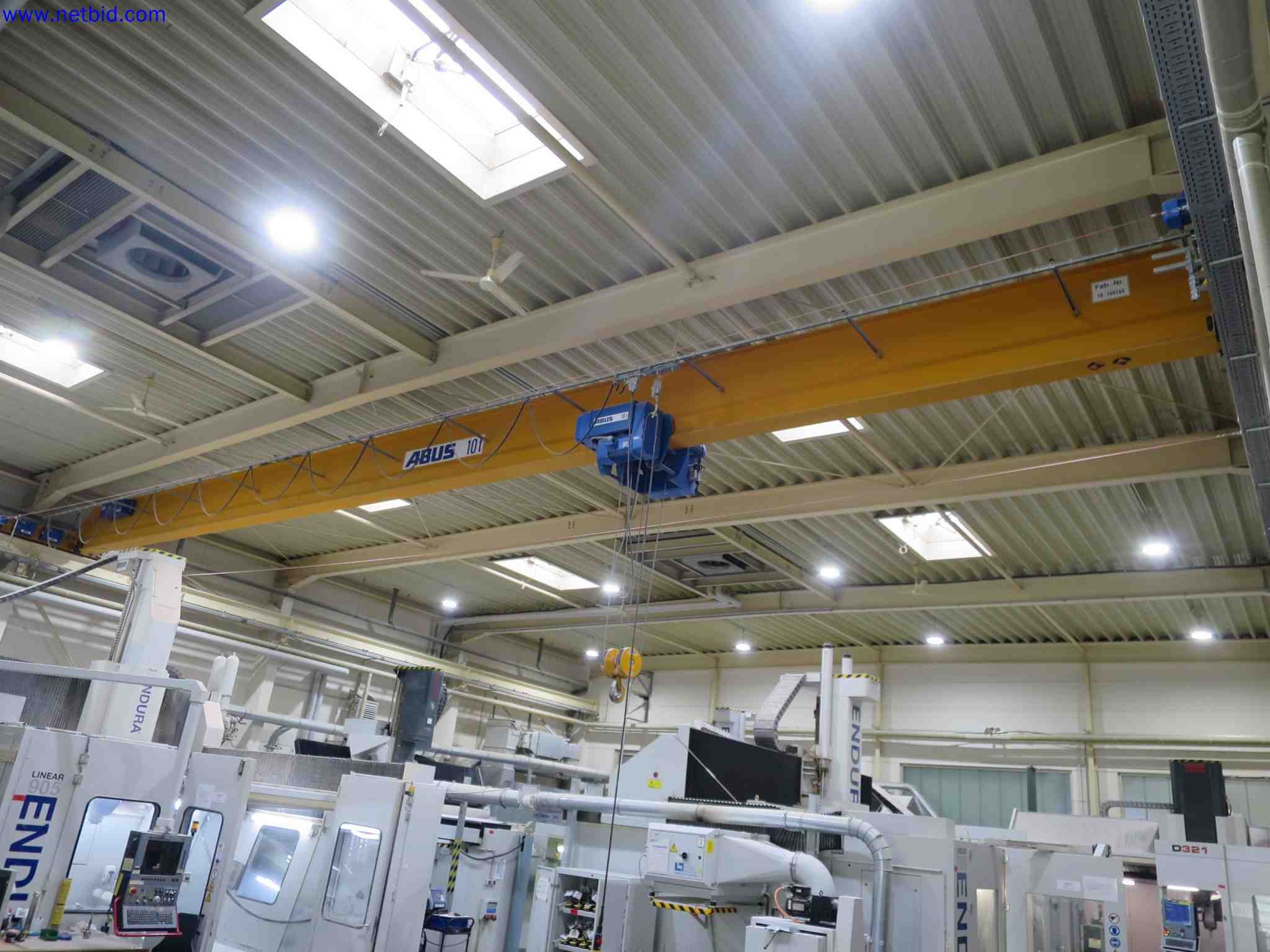 Máquinas CNC en buen estado para la fabricación de componentes metálicos de precisión-1