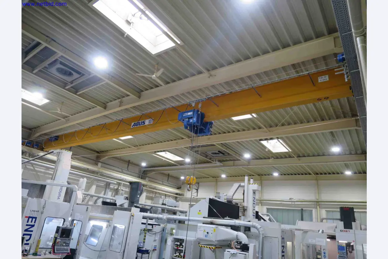 Máquinas CNC en buen estado para la fabricación de componentes metálicos de precisión-1