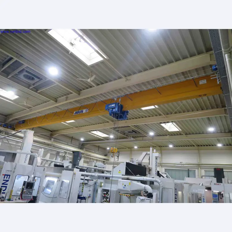 Máquinas CNC en buen estado para la fabricación de componentes metálicos de precisión-1