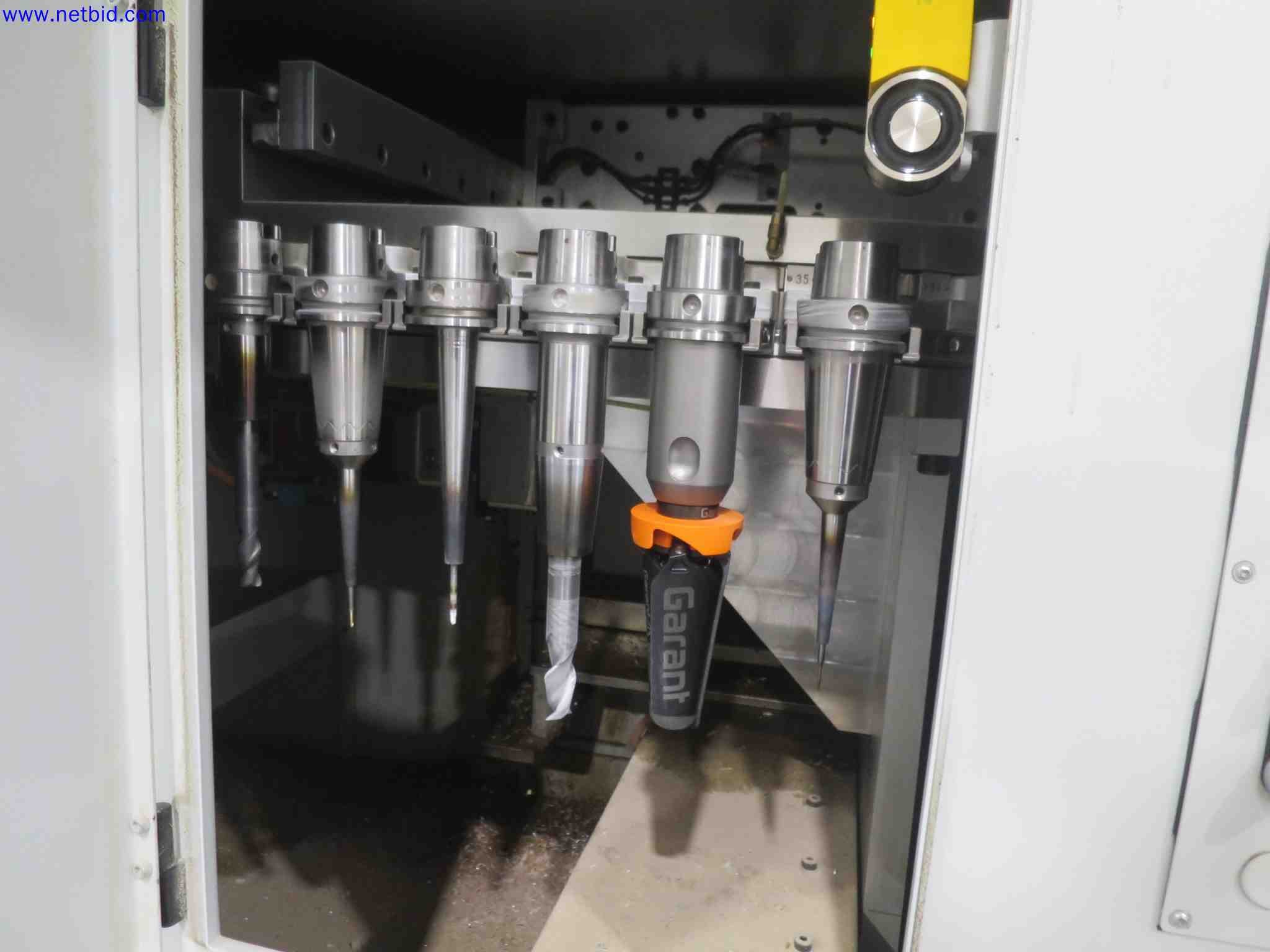 Machines CNC bien entretenues destinées à la fabrication de pièces métalliques de précision-11