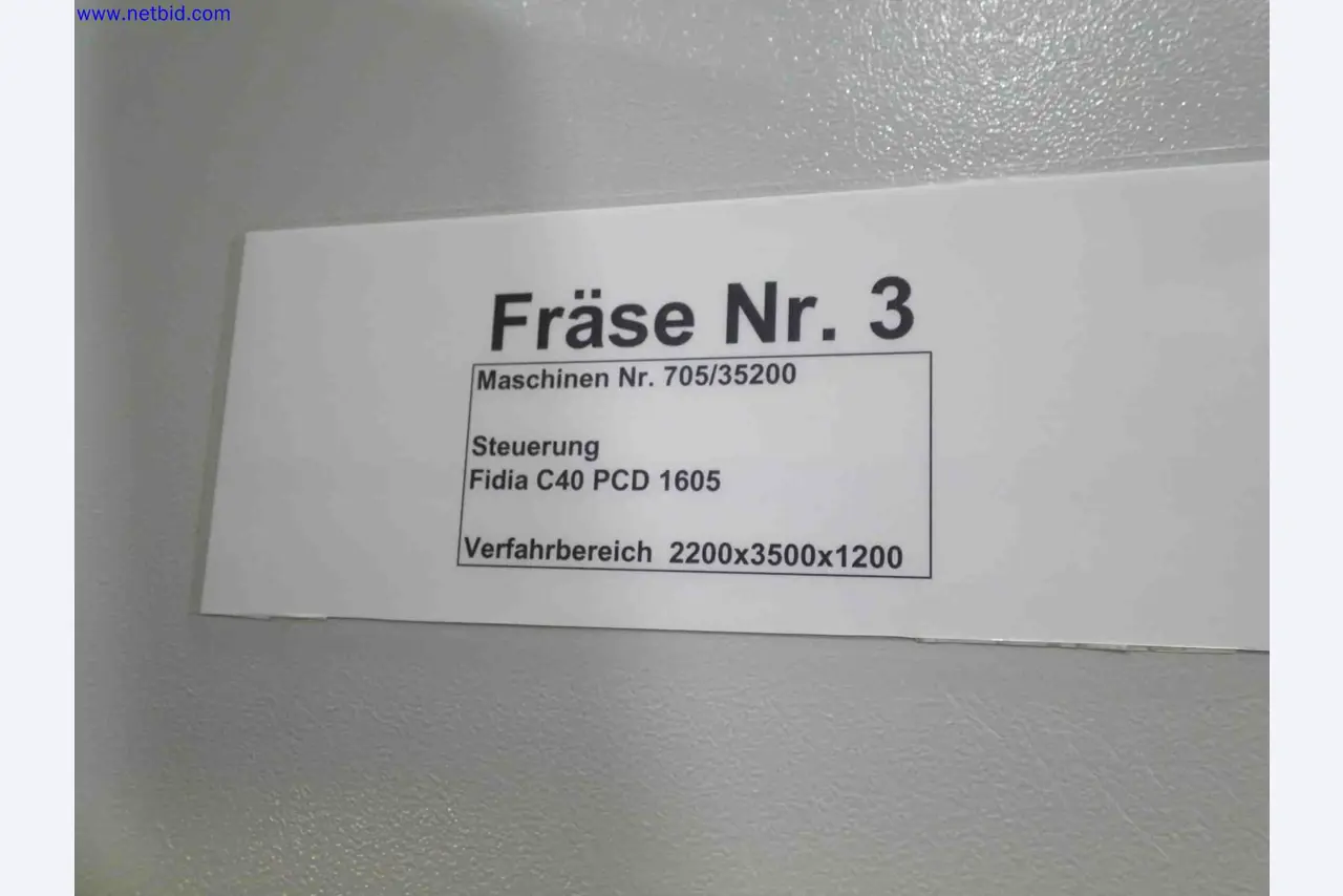 Machines CNC bien entretenues destinées à la fabrication de pièces métalliques de précision-12