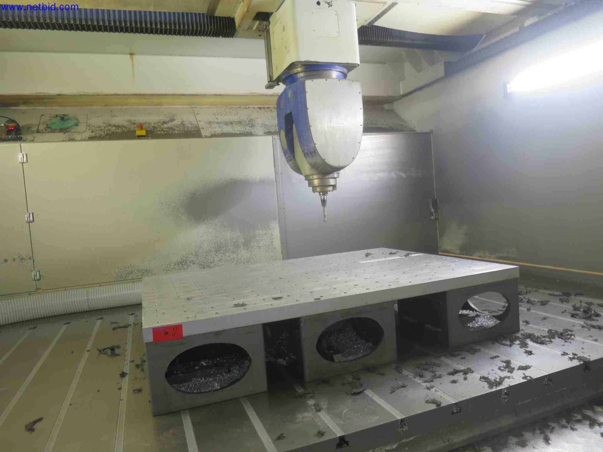 Machines CNC bien entretenues destinées à la fabrication de pièces métalliques de précision-4