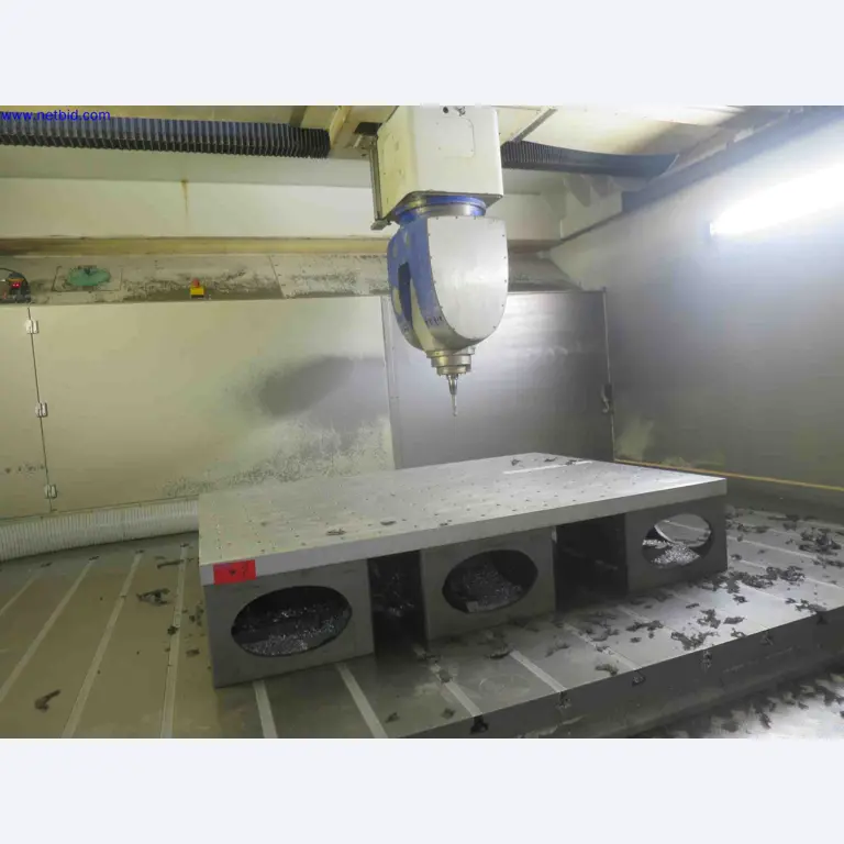 Machines CNC bien entretenues destinées à la fabrication de pièces métalliques de précision-4