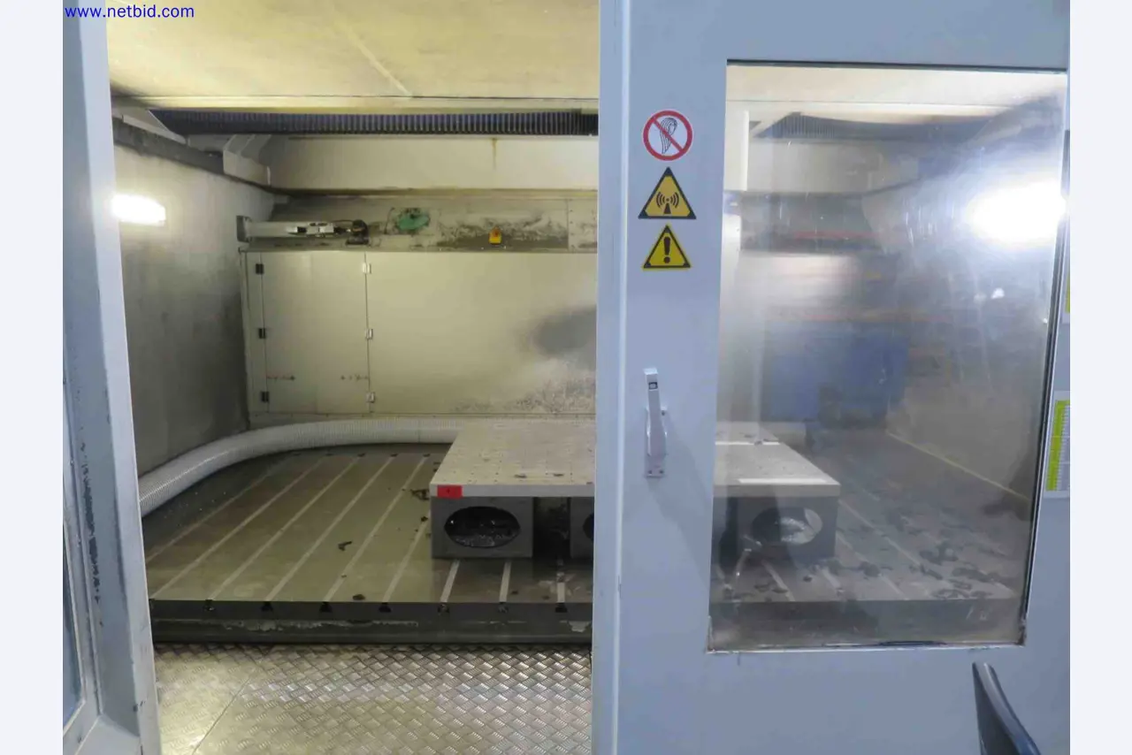 Machines CNC bien entretenues destinées à la fabrication de pièces métalliques de précision-5