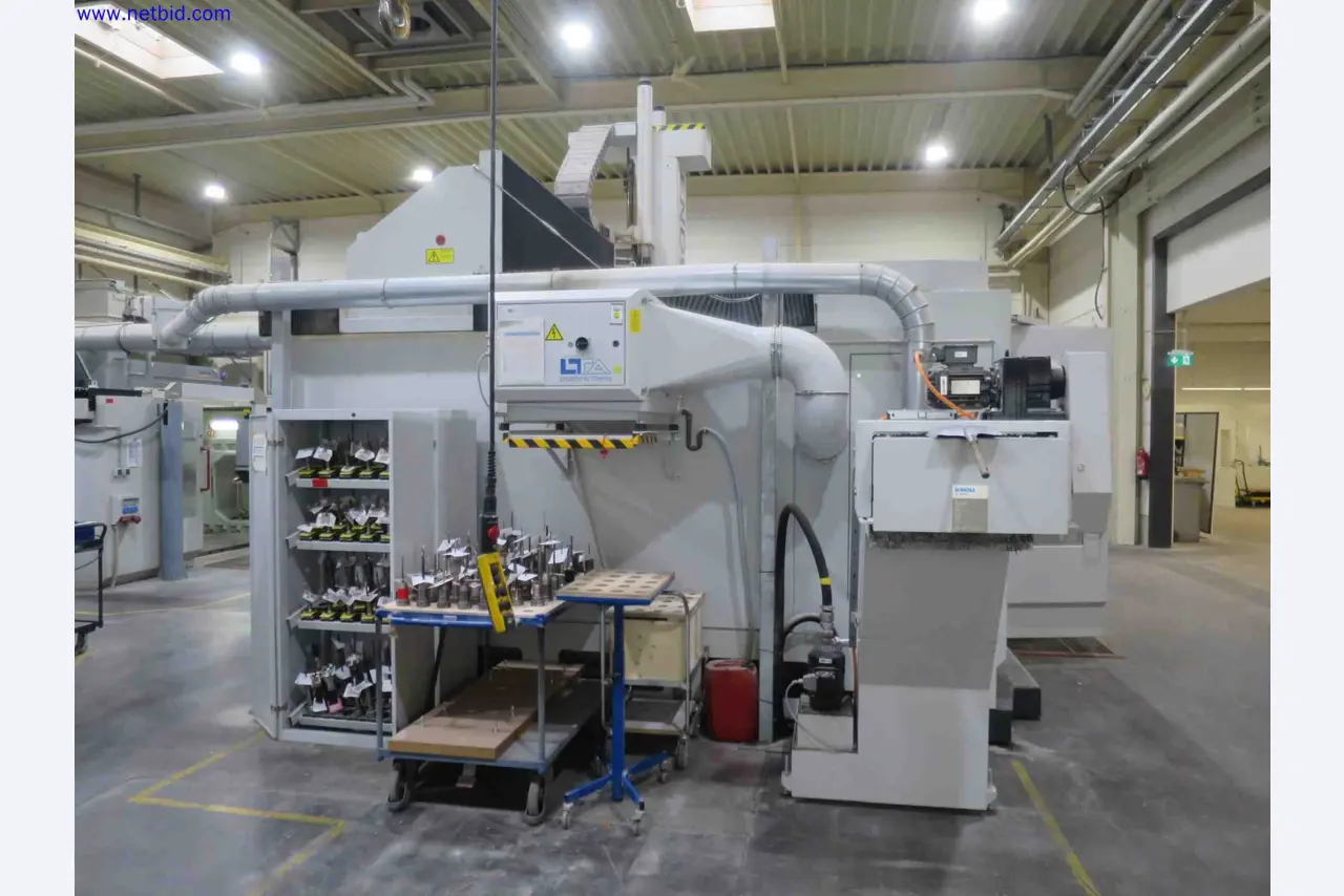 Machines CNC bien entretenues destinées à la fabrication de pièces métalliques de précision-6