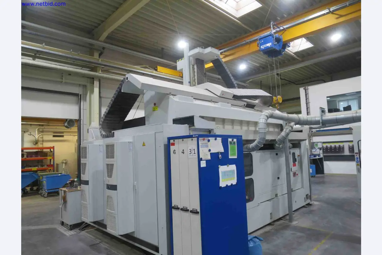 Machines CNC bien entretenues destinées à la fabrication de pièces métalliques de précision-7