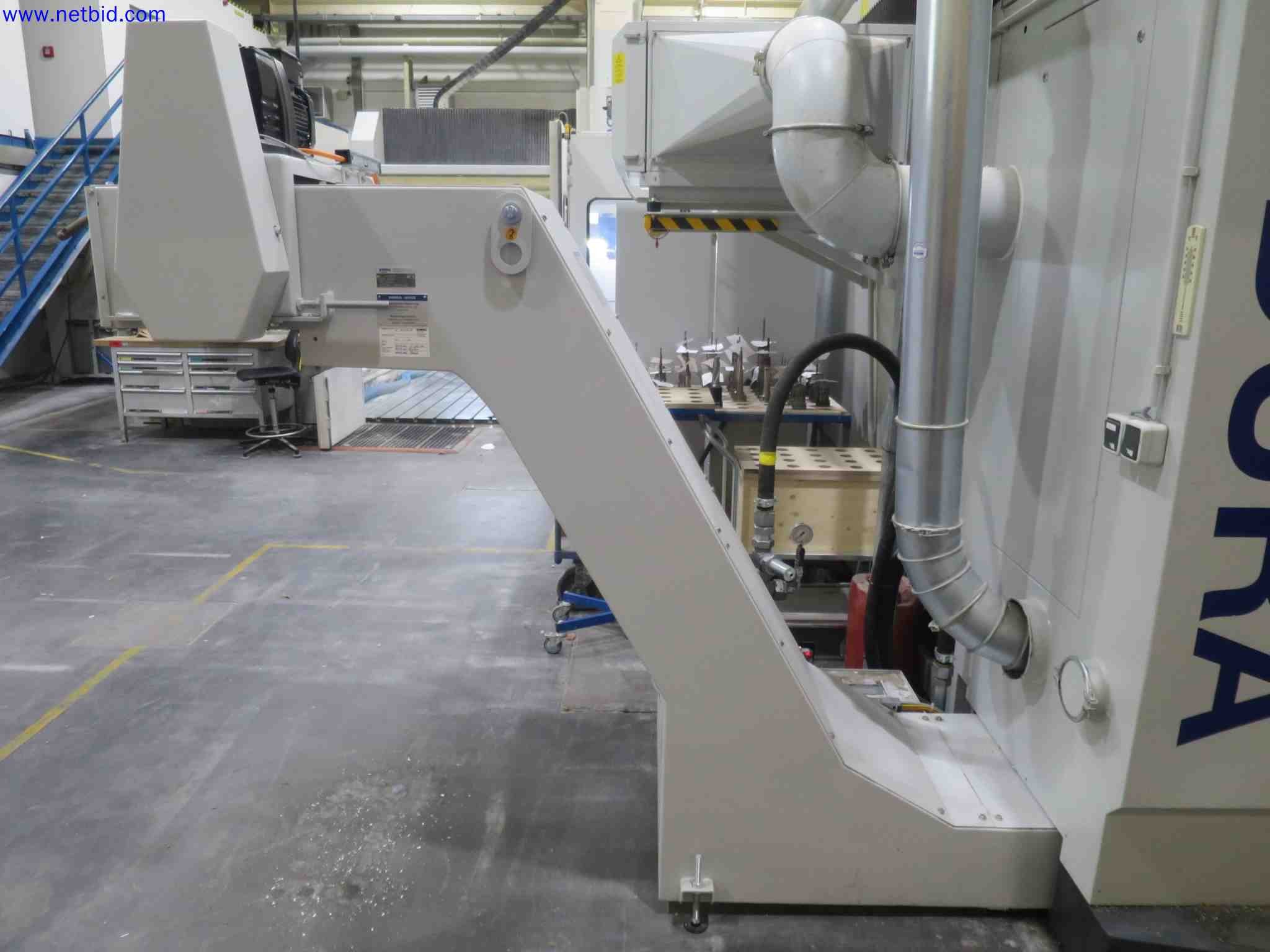 Machines CNC bien entretenues destinées à la fabrication de pièces métalliques de précision-8
