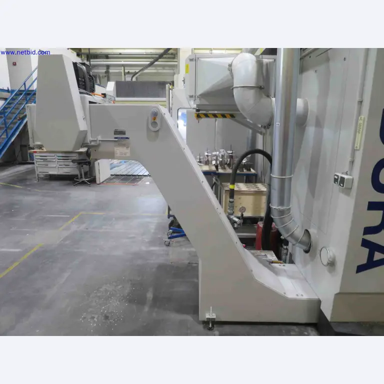 Machines CNC bien entretenues destinées à la fabrication de pièces métalliques de précision-8