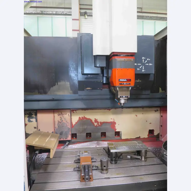 Máquinas CNC en buen estado para la fabricación de componentes metálicos de precisión-2