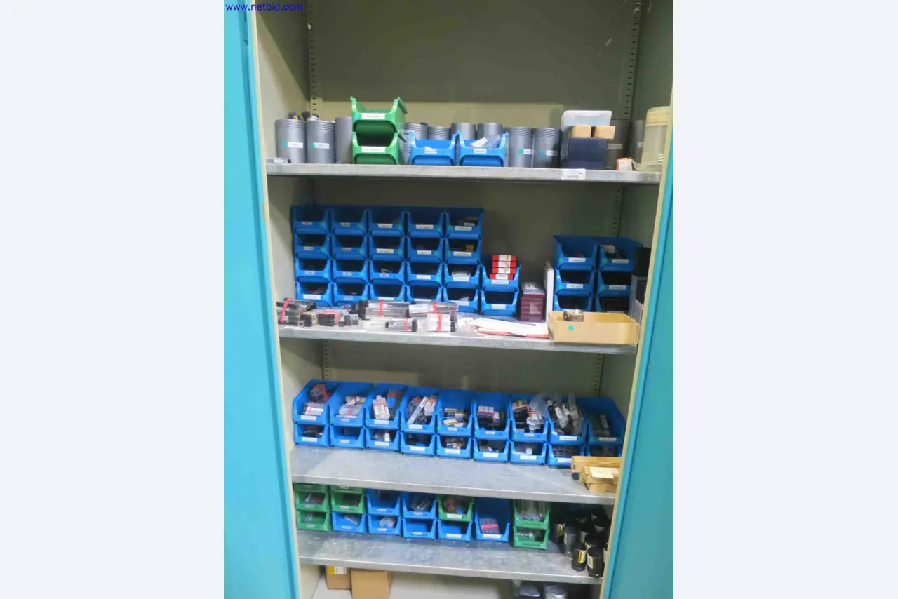 Máquinas CNC en buen estado para la fabricación de componentes metálicos de precisión-3