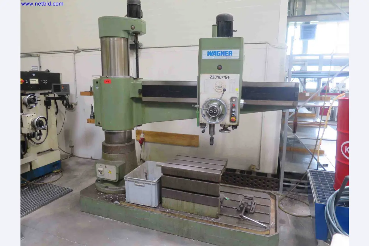 Máquinas CNC en buen estado para la fabricación de componentes metálicos de precisión-1