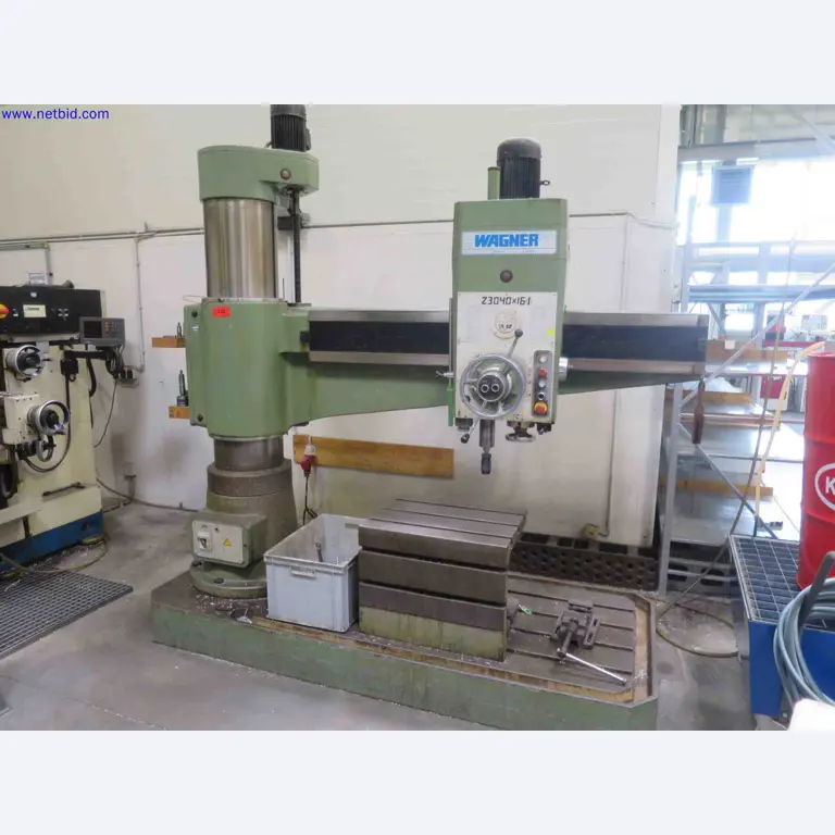 Máquinas CNC en buen estado para la fabricación de componentes metálicos de precisión-1