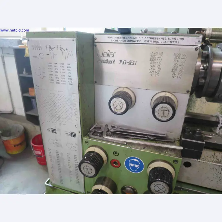 Gepflegte CNC-Maschinen zur Herstellung von präzisen Metallbauteilen-4