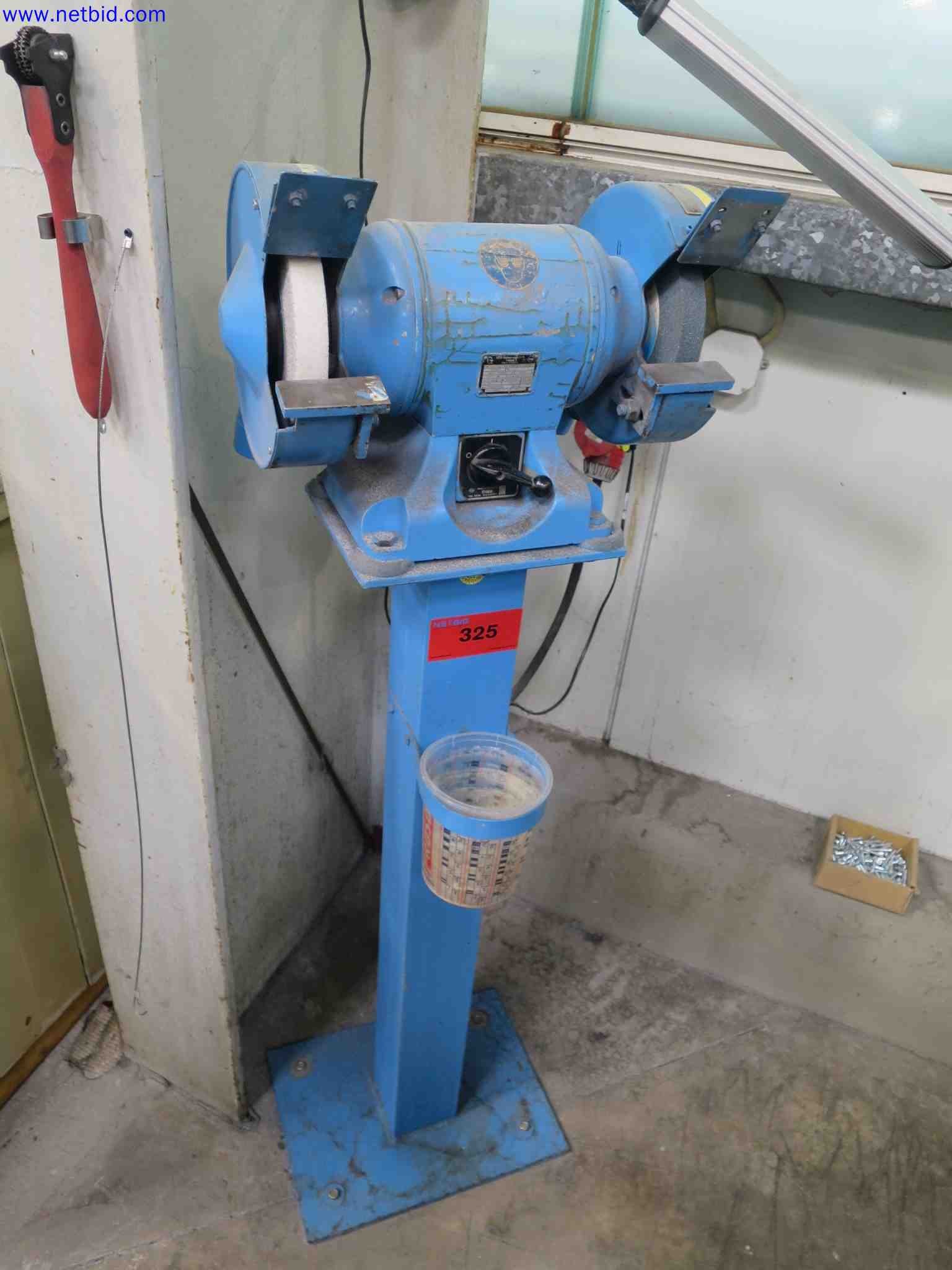 Gepflegte CNC-Maschinen zur Herstellung von präzisen Metallbauteilen-1