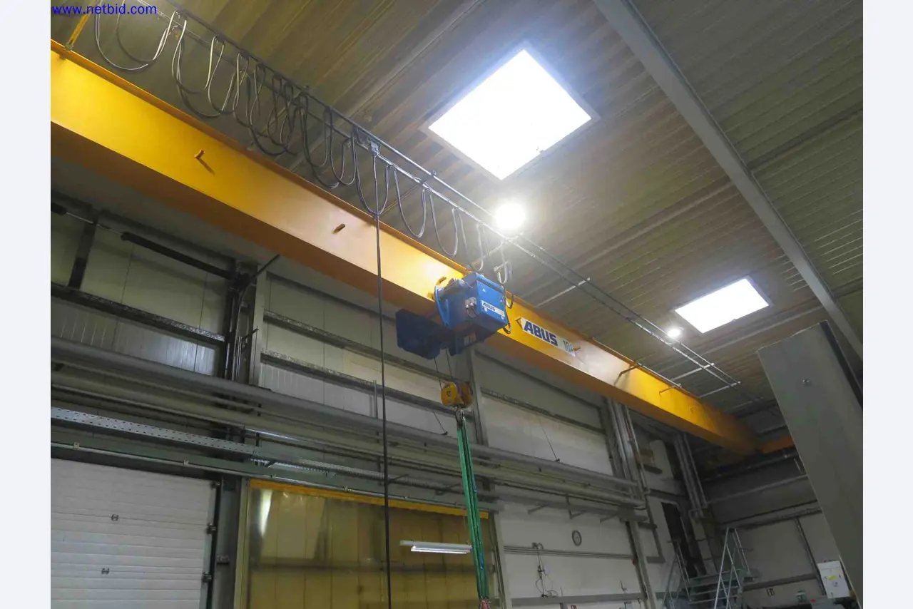 Machines CNC bien entretenues destinées à la fabrication de pièces métalliques de précision-1